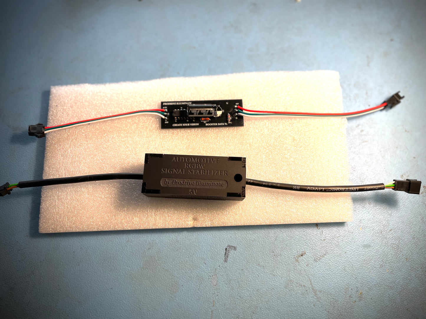 Stabilisateur de signal RGBW - Automotive RGBW Signal Stabilizer